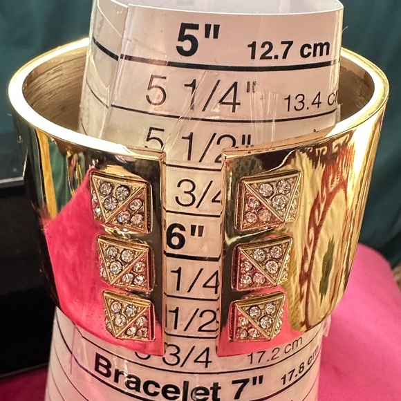 Victoria's Secret Gold Cuff Scandalous Rhinestone Hinged Size 6 - Picture 11 of 11